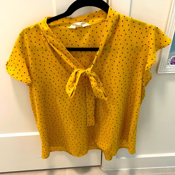 Tops - XL - Yellow short ruffled sleeve shirt with black polka dots